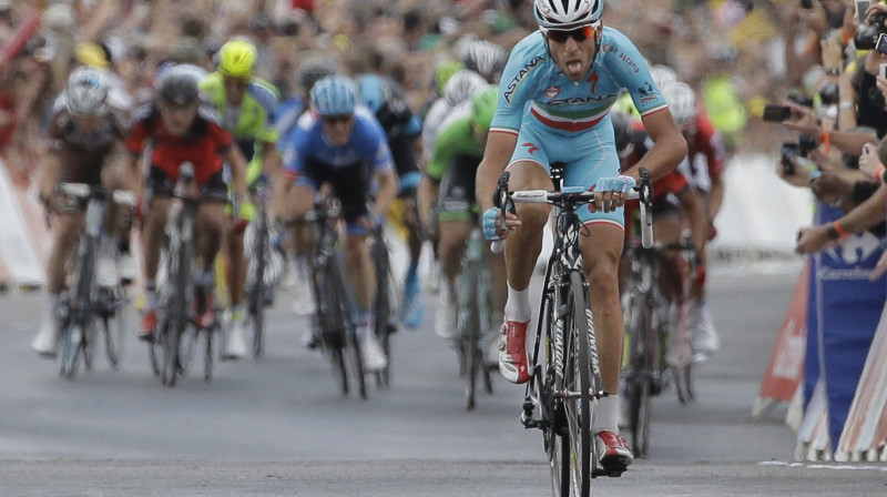 Vincenco Nibali mirkli pirms finiša 
Foto: AP/Scanpix