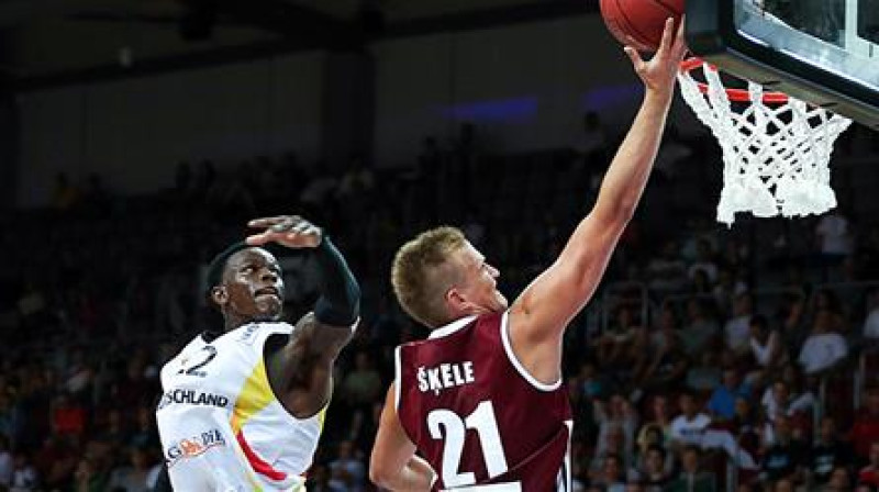 NBA spēlētājs Deniss Šroders un Latvijas basketbolists Aigars Šķēle
Foto: sky.at