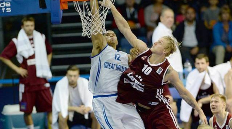 Jānis Timma un Latvijas valstsvienība: pirmā spēle savu līdzjutēju priekšā.
Foto: basketball.uk