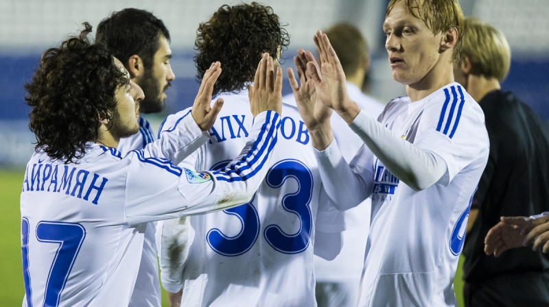 Ivans Lukjanovs (attēlā pa labi)
Foto: volgar-fc.ru