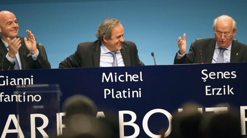 UEFA prezidents Mišels Platinī saņem apsveikumus pēc atkārtotas ievēlēšanas 
Foto: AFP/Scanpix