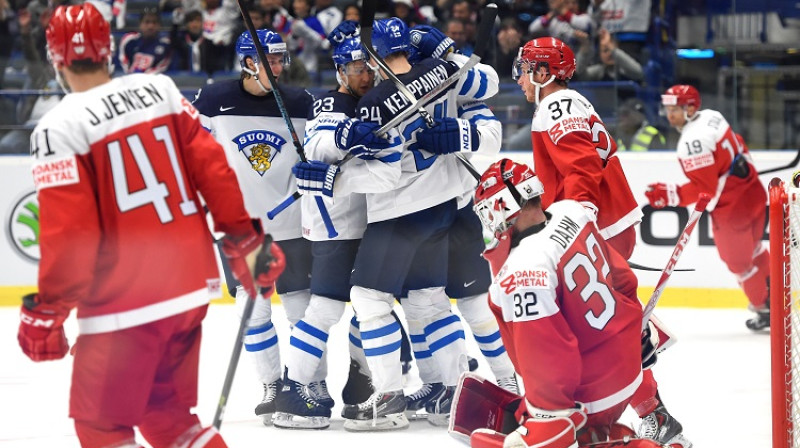 Somijas hokejisti svin vārtu guvumu
Foto: AFP/Scanpix