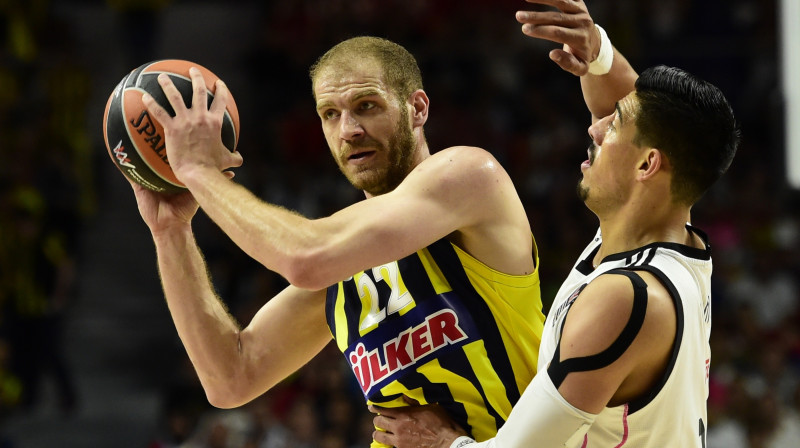 Luka Zoričs pret Gustavo Ajonu
Foto: AFP/Scanpix