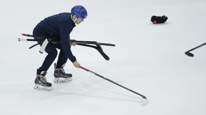 Hokeja nūju savākšana 
Foto: AP / Scanpix