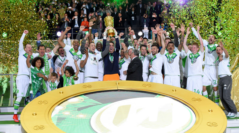 ''Wolfsburg'' ar izcīnīto trofeju
Foto: AFP/Scanpix