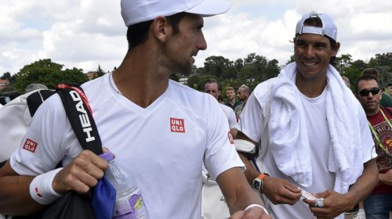 Novaks Džokovičs soli priekšā Rafaelam Nadalam. Serbs 2. kārtu sasniedza jau vakar. Vai šodien to paveiks arī spānis?
Foto: Reuters/Scanpix