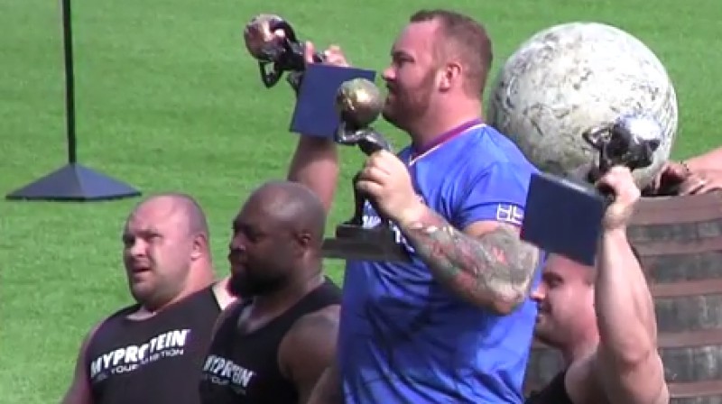 Dainis Zāģeris (pa kreisi) apbalvošanā 
Foto: Europe’s Strongest Man 2015