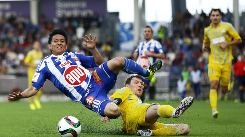 Atomu Tanaka (HJK) pret Jevgēņiju Postņikovu (''Astana'')
Foto: AFP/Scanpix