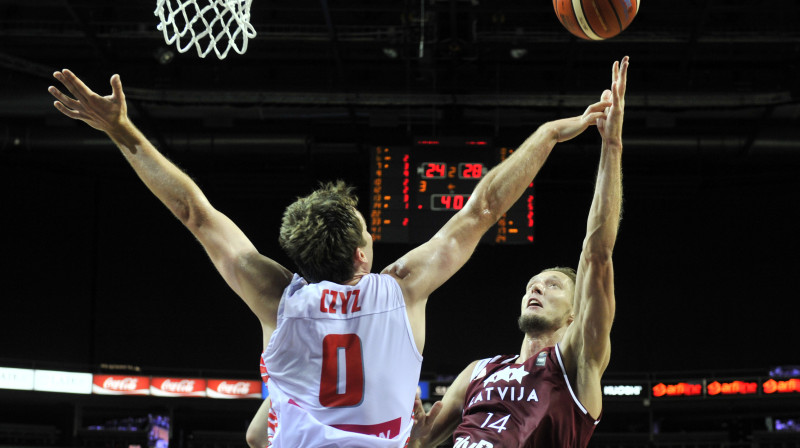 Kaspars Bērziņš un Latvijas valstsvienība: kārtējā pārbaude pret Itālijas zvaigznēm.
Foto: basket.lv