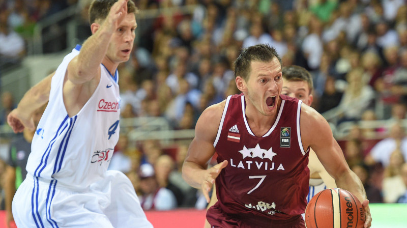 Valstsvienības kapteinis Jānis Blūms: 14 punkti un izšķiroši trīspunktnieki spēlē ar Čehiju.
Foto: FIBAEurope.com