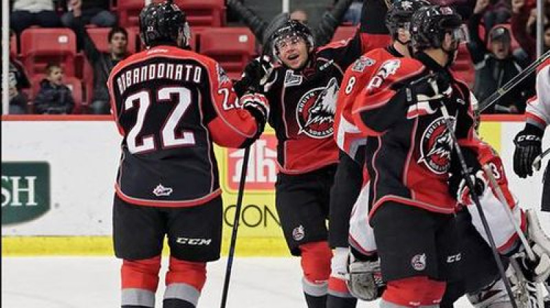 Mārtiņš Dzierkals (centrā)
Foto: Huskies.qc.ca