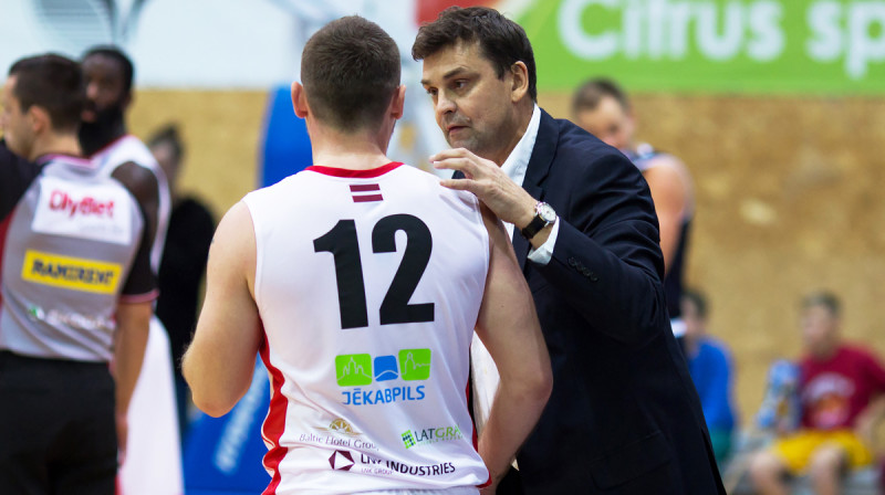 BK "Jēkabpils" galvenais treneris Igors Miglinieks un saspēles vadītājs Rinalds Sirsniņš.
Foto: bkjekabpils.lv