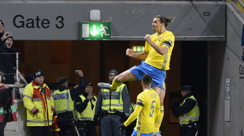 Zlatans Ibrahimovičs pēc realizētā 11 metru soda sitiena
Foto: AFP/Scanpix