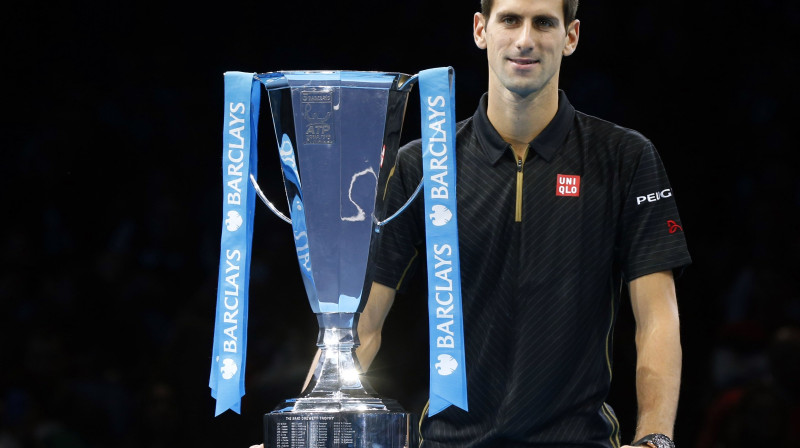 Novaks Džokovičs ar "ATP World Tour Finals" trofeju
Foto: Reuters/Scanpix