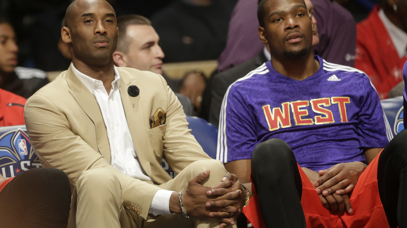 Kobe Braients un Kevins Durents 2014. gada NBA "All Star" spēlē Ņūorleānā 
Foto: AFP/Scanpix