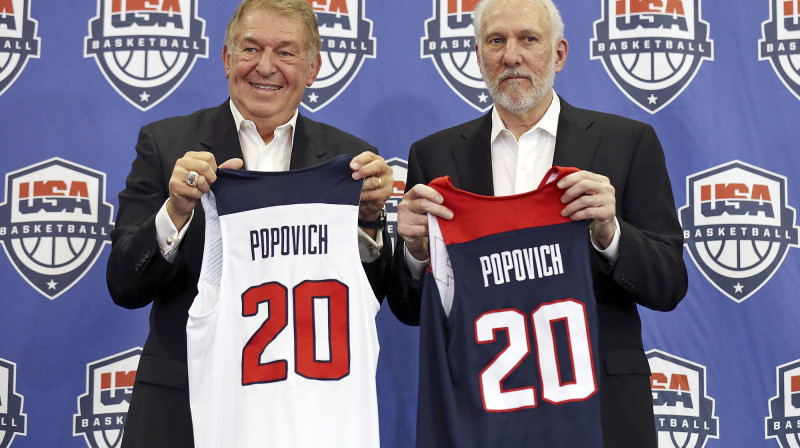 Džerijs Kolandželo un nākamais ASV izlases treneris Gregs Popovičs
Foto: AP/Scanpix