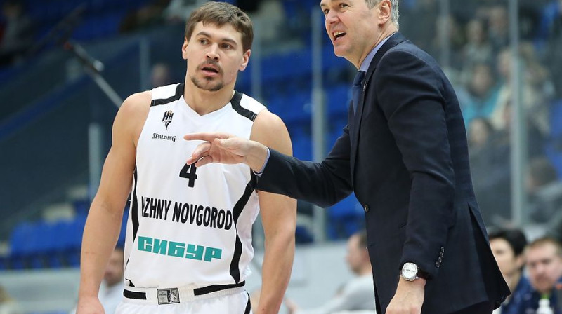 Jevgēņijs Baburins un Ainars Bagatskis 
Foto: nn-basket.ru