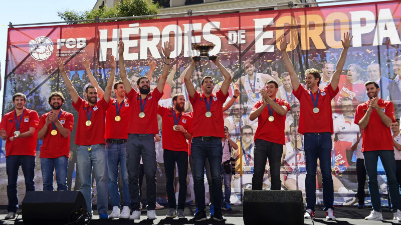 Spānijas valstsvienība 2015. gadā trešo reizi uzvarēja Eiropas čempionātā
Foto: AFP/Scanpix