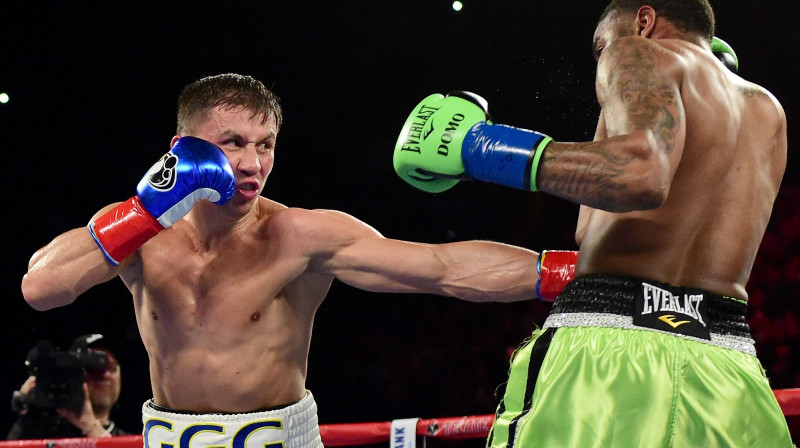 Genādijs Golovkins cīņā pret Dominiku Veidu
Foto: AFP/Scanpix