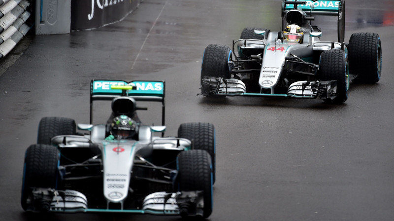 Rosbergs un Hamiltons Monako trasē
Foto: AFP/Scanpix