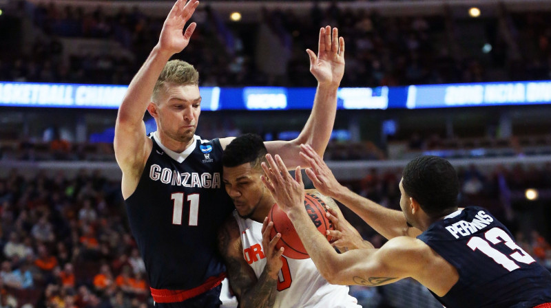 Domants Sabonis (#11) spēlē pret "Syracuse"
Foto: AFP/Scanpix