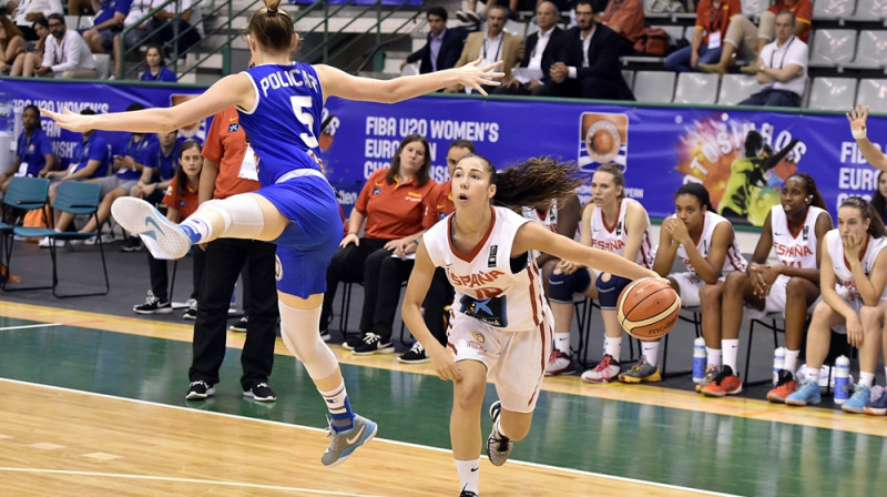 Laja Floresa (Spānija) pret Lukrēciju Kostu (Itālija)
Foto: fiba.com