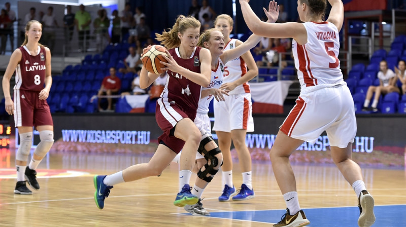 Luīze Šepte: 12 punktu, 7 atlēkušās un 4 rezultatīvas piespēles Latvijas U18 izlases uzvarā pār Čehijas juniorēm.
Foto: FIBA.com