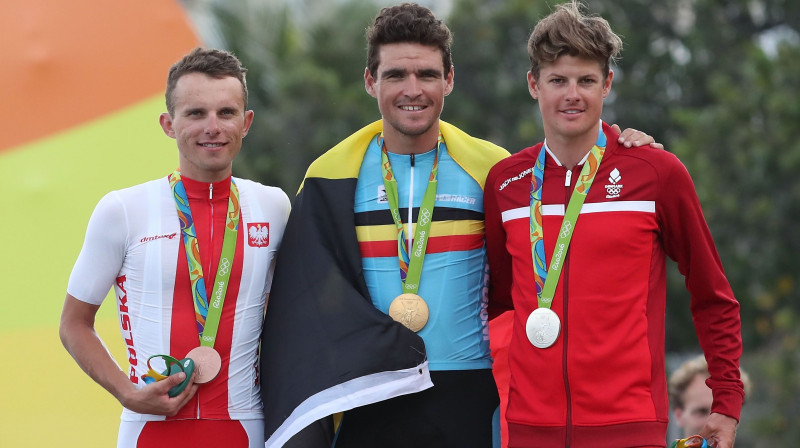 No kreisās: Rafals Majka (Polija), čempions Gregs van Avermāts (Beļģija) un Jakobs Fulsangs (Dānija)
Foto: SIPA/Scanpix