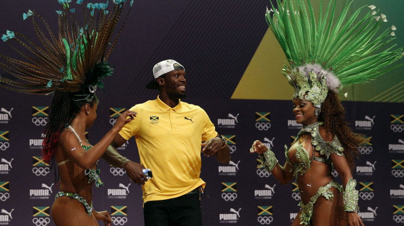 Samba preses konferencē Juseina Bolta un brazīliešu dejotāju izpildījumā
Foto: AFP/Scanpix