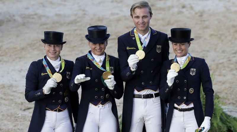 Vācijas iejādes komanda (Izabelle Verta pirmā no kreisās)
Foto: AP/Scanpix