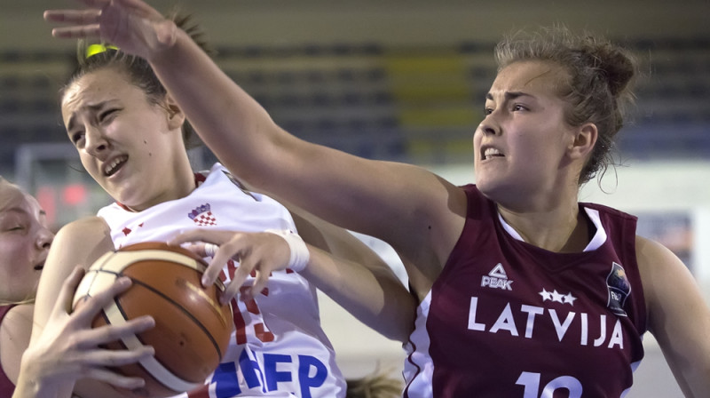 Aleksa Gulbe: 18 punkti, 15 atlēkušās bumbas un Latvijas U16 izlases uzvara pār Portugāles komandu.
Foto: FIBA.com