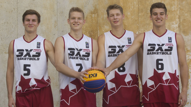 Latvijas 3x3 U18 izlases basketbolisti (no kreisās) - Arvīds Dambenieks, Kristaps Brēmers, Kristaps Salmiņš, Edgars Lācis
FIBA foto