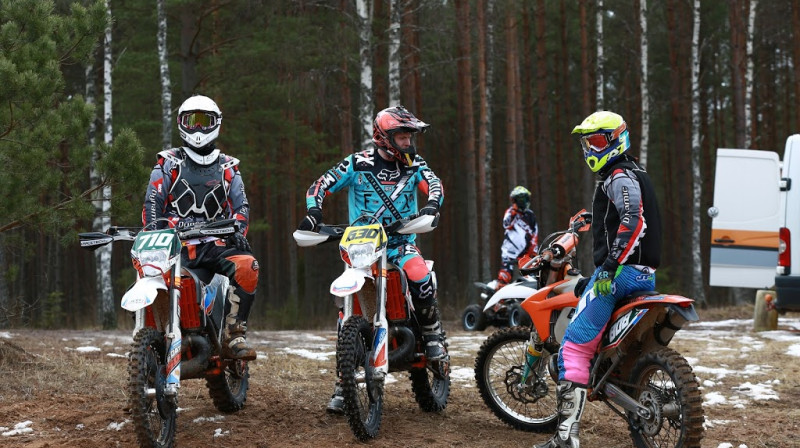 Foto: Moto piedzīvojumu klubs "apPasaule"