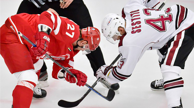 Tims Sestito pret Piemaskavas vienību 
Foto: Deniss Djudjujevs, HC "Vityaz"