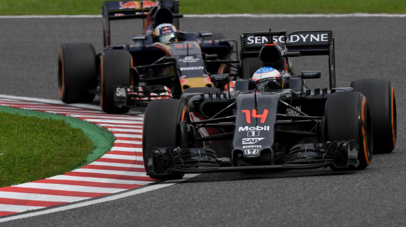 Fernando Alonso un Karloss Sainss
Foto: AFP/Scanpix