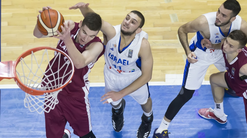 Roberts Blumbergs un Kristers Zoriks
Foto: fiba.com