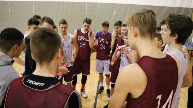 Latvijas U16 izlase: pirmā pankūka piedega
Foto: Gints Jankovskis