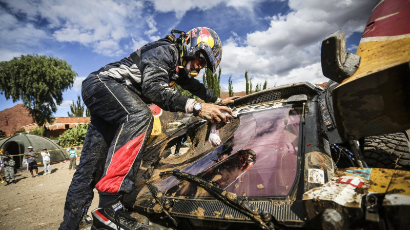 Karlosa Sainsa auto pēc avārijas
Foto: Dakar.com