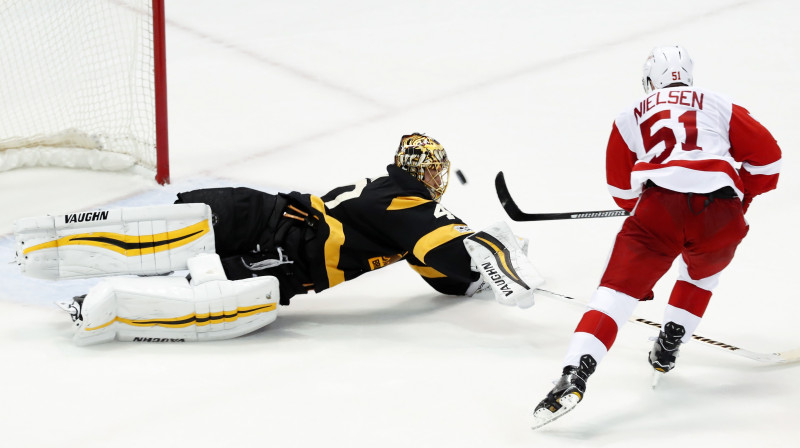 Tūka Rasks un Franss Nīlsens
Foto: AP/Scanpix