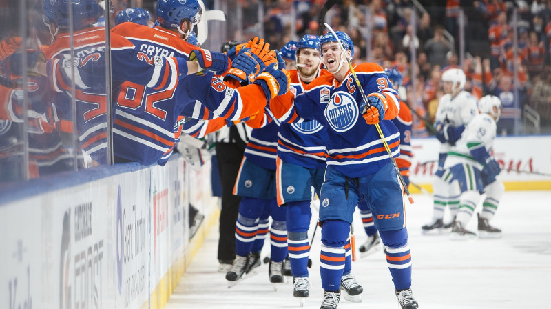 NHL rezultatīvākais spēlētājs 2016./2017. gada sezonā - Konors Makdeivids 
Foto: AFP/Scanpix