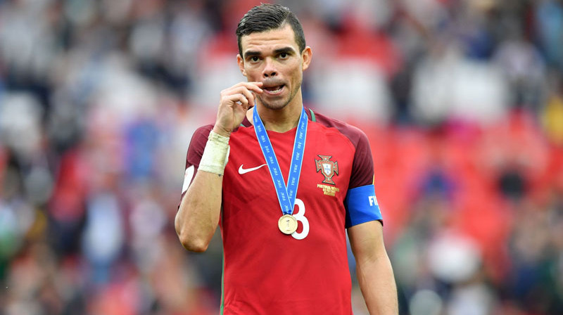 Pepe ar bronzas medaļu FIFA Konfederāciju kausa izcīņā
Foto: AFP/Scanpix