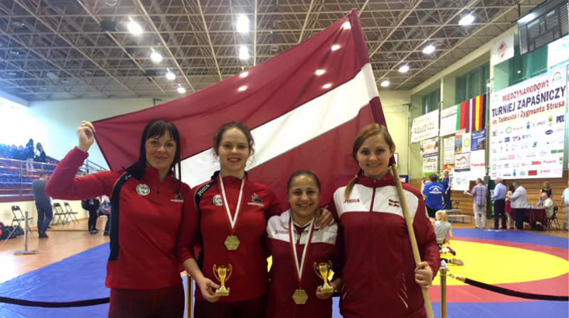 Laura Skujiņa, Jekaterina Jermaļonoka, Elma Zeidlere, Irina Petrova. Foto: Lauras Skujiņas cīņas sporta klubs