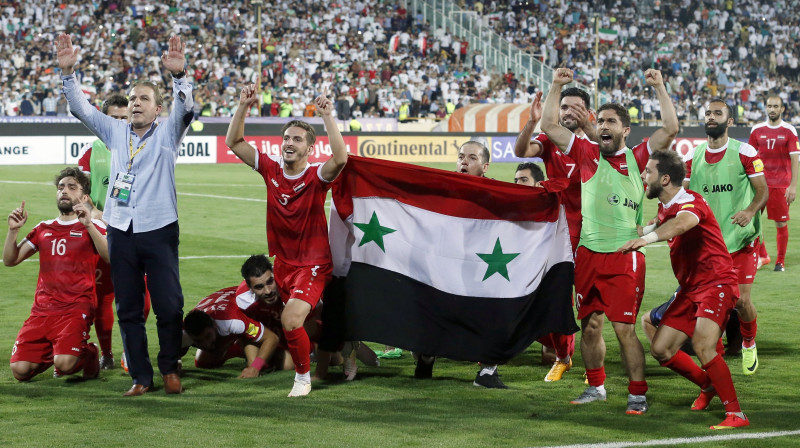 Sīrijas futbolistu svinības pēc iekļūšanas pārspēlēs
Foto: Atta Kenare/AFP/Scanpix