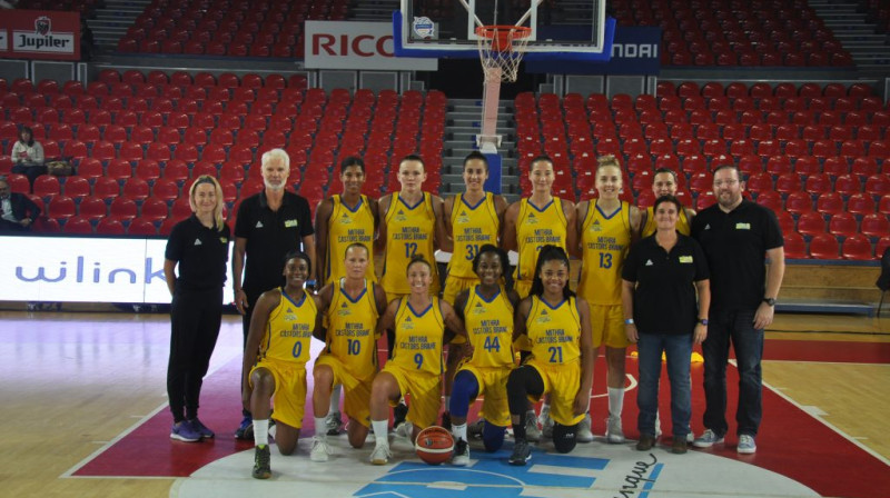 Ainars Zvirgzdiņš un "Castors Braine" basketbolistes "Spiroudome" arēnā Šarleruā
Foto: Castors Braine