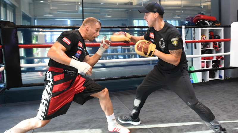 Mairis Briedis un Sandis Kleins
Foto: Romāns Kokšarovs/f64