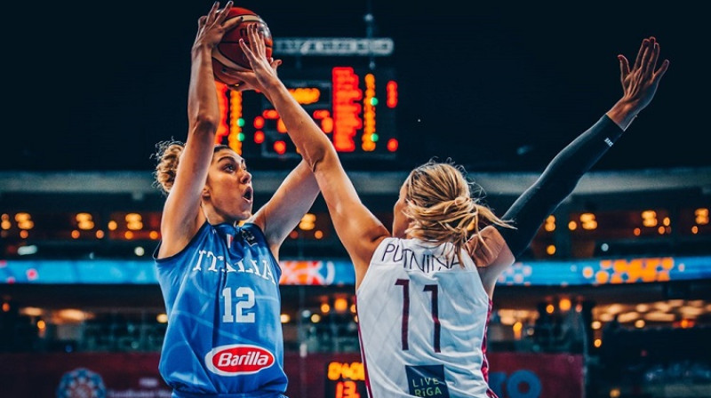 Aija Putniņa spēlē pret Itāliju
Foto: FIBA