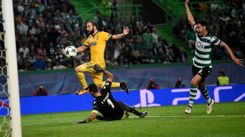 Gonsalo Igvains gūst vārtus
Foto: AFP/Scanpix