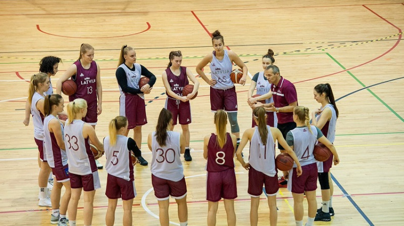 Latvijas U18 izlases kandidātes treniņnometnē Salaspilī
Foto: basket.ee