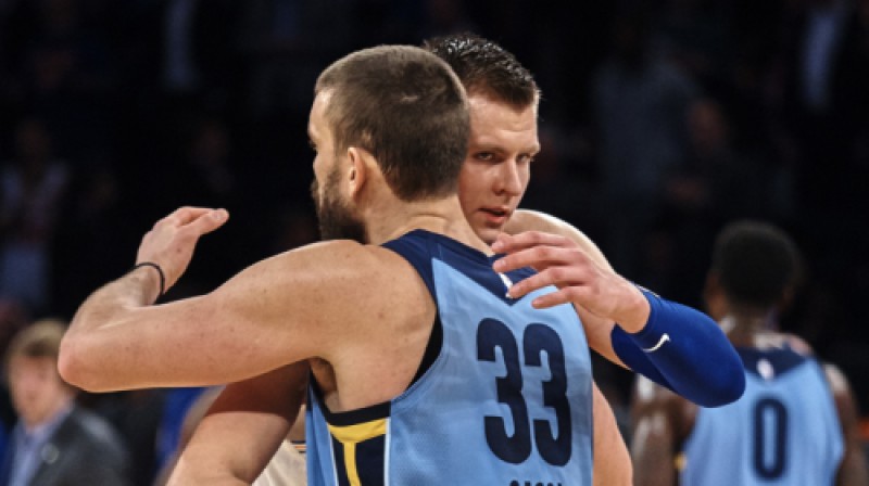 Kristaps Porziņģis un Marks Gazols
Foto: AP/Scanpix