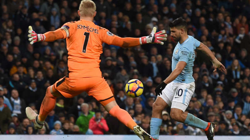 Serhio Agvero (Manchester City) ceturto reizi pārspēj "Leicester" vārtsargu Kasperu Šmaihelu
Foto: Paul Ellis/AFP/Scanpix